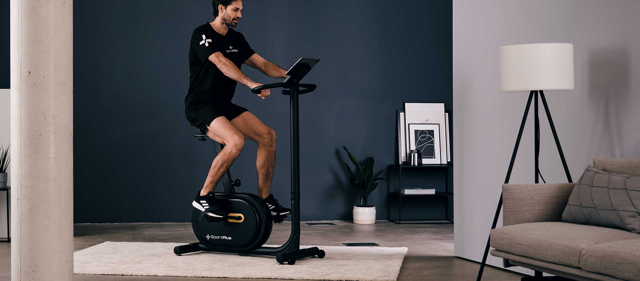 sportplos.comsign_Heimtrainer_Wohnzimmer_SP-HT-9910-IE