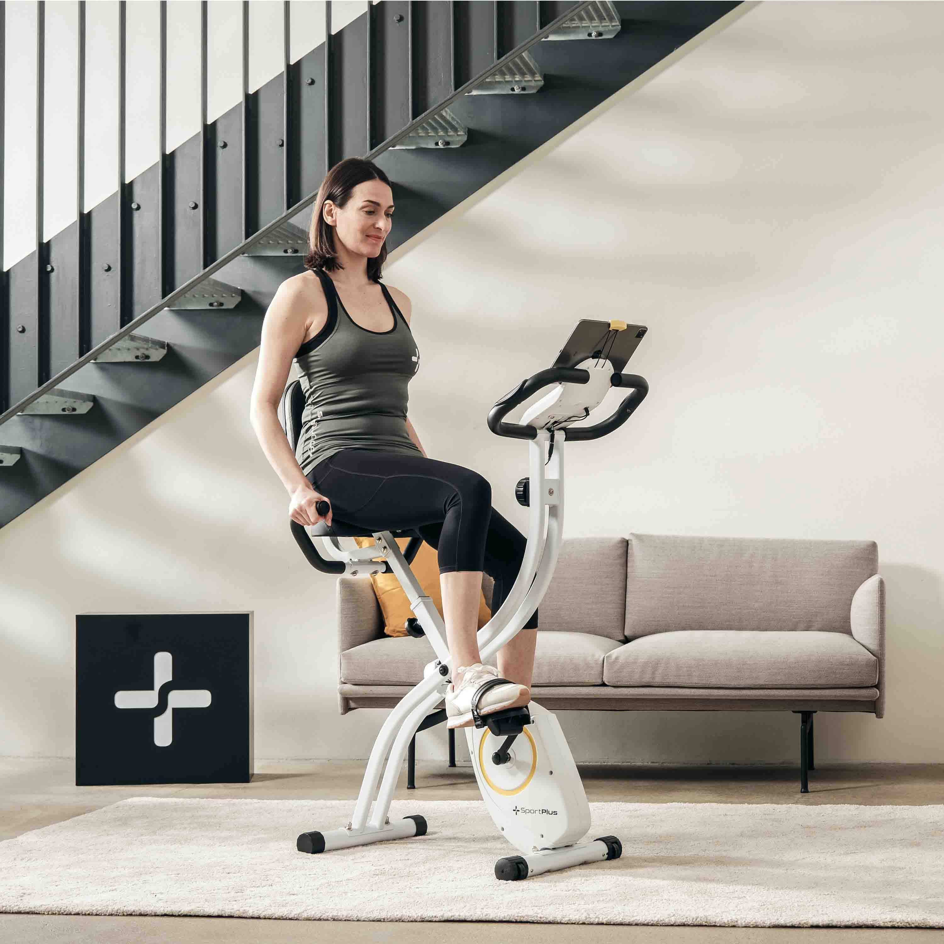 SportPlus_Heimtrainer_kompakt_Wohnzimmer_SP-HT-1300-IE