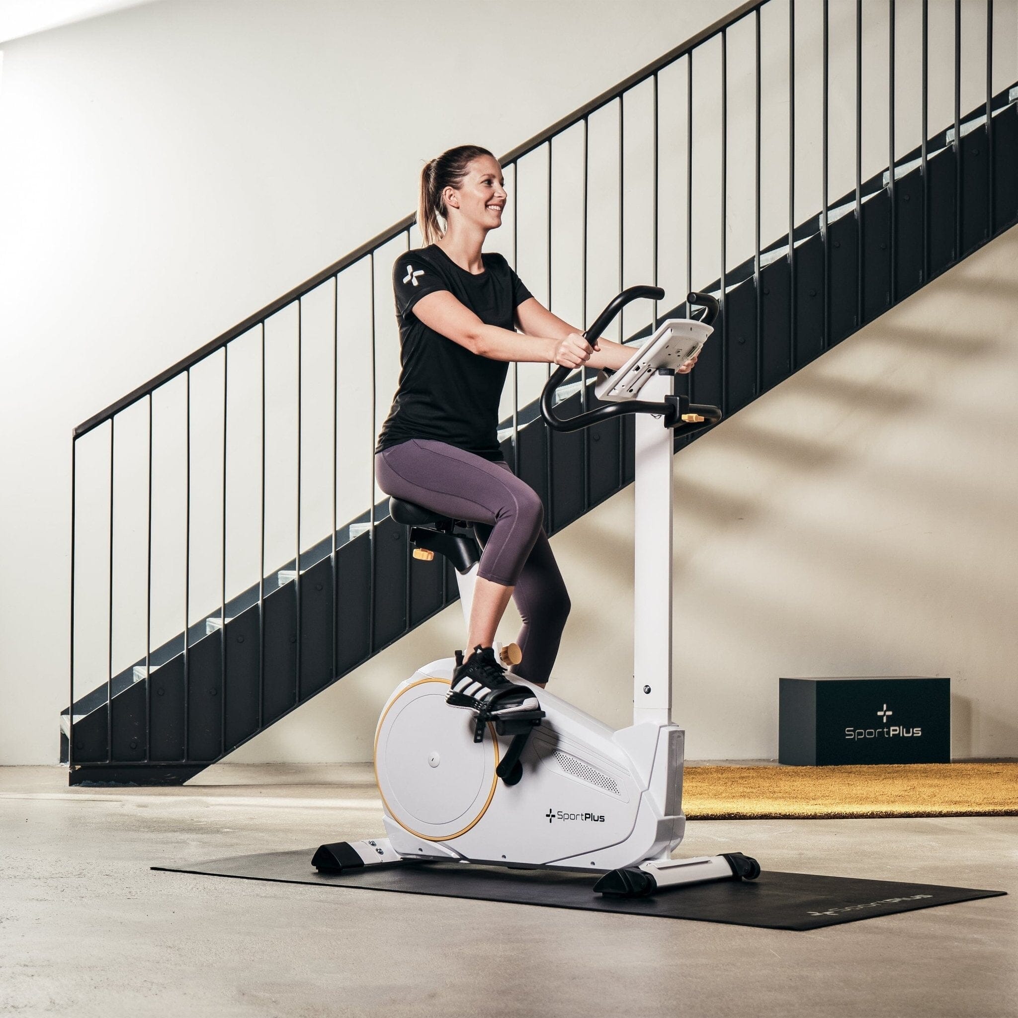 Heimtrainer mit App-Steuerung bis 225W SP-HT-9600-iE SportPlus 